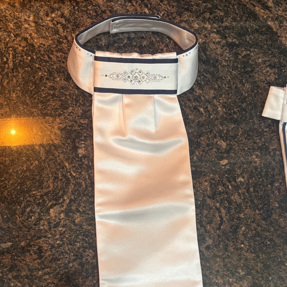 Women’s stock tie Anky